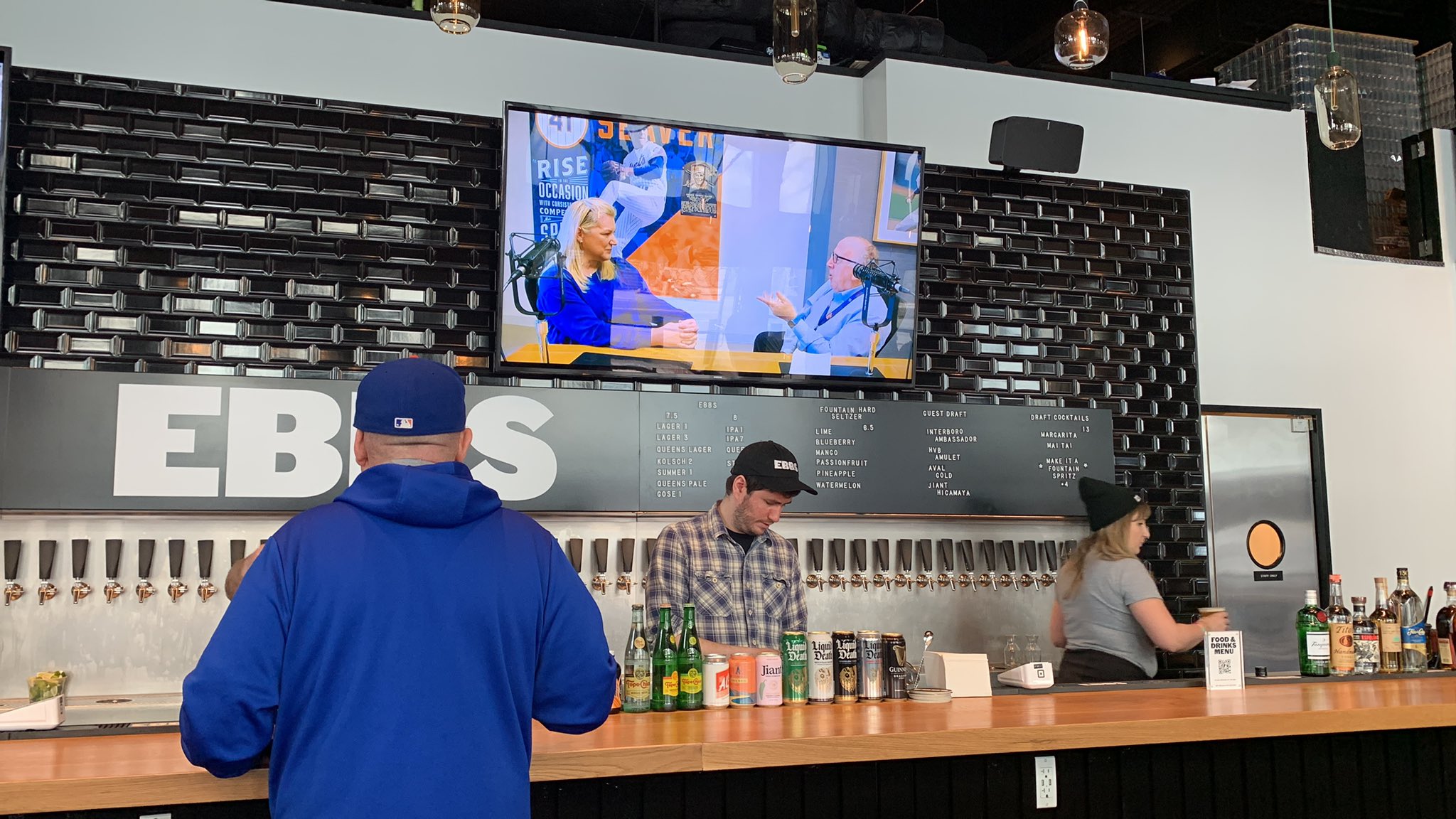 Former Mets star David Wright surprises bartender wearing his